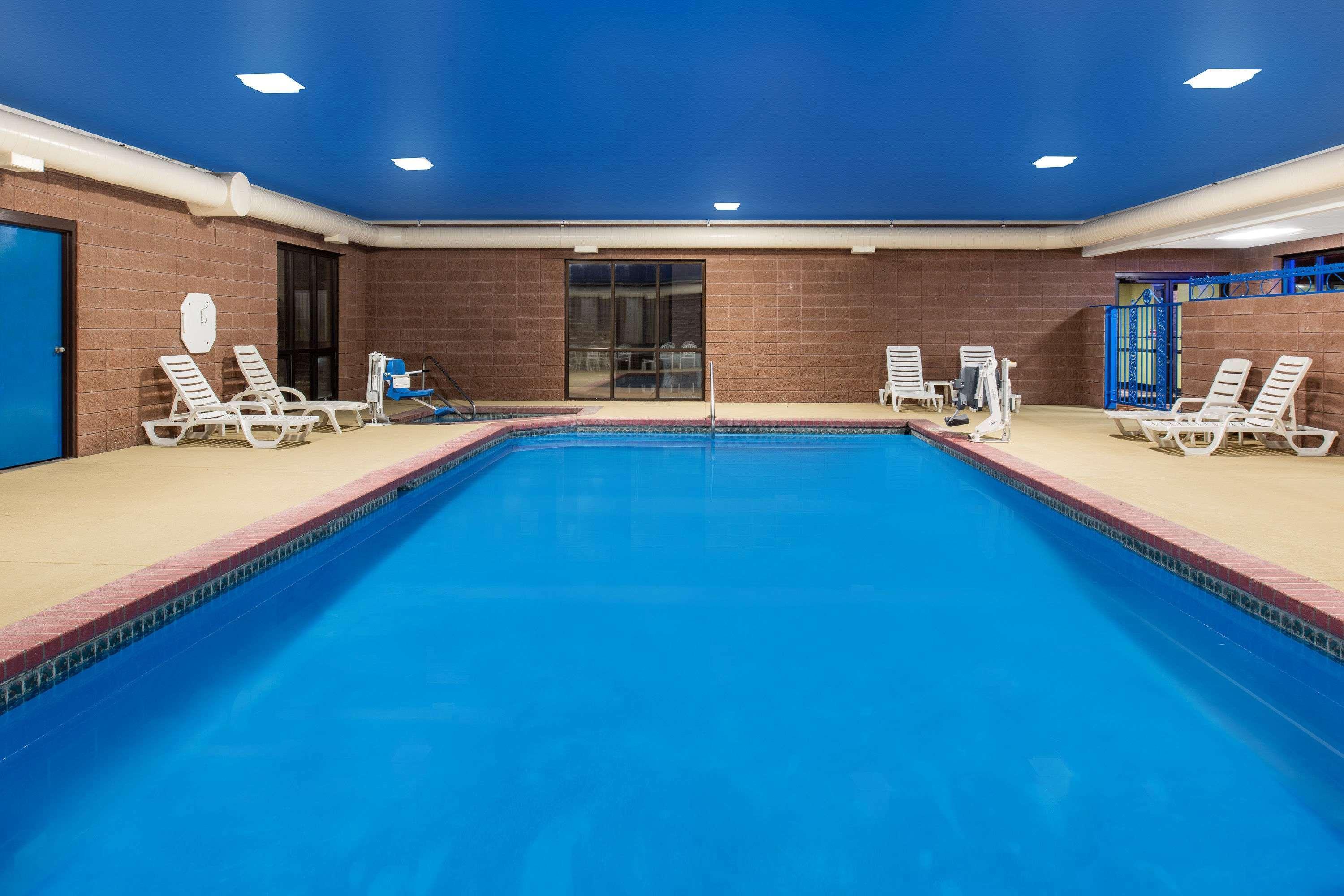 Days Inn By Wyndham Cartago Exterior foto