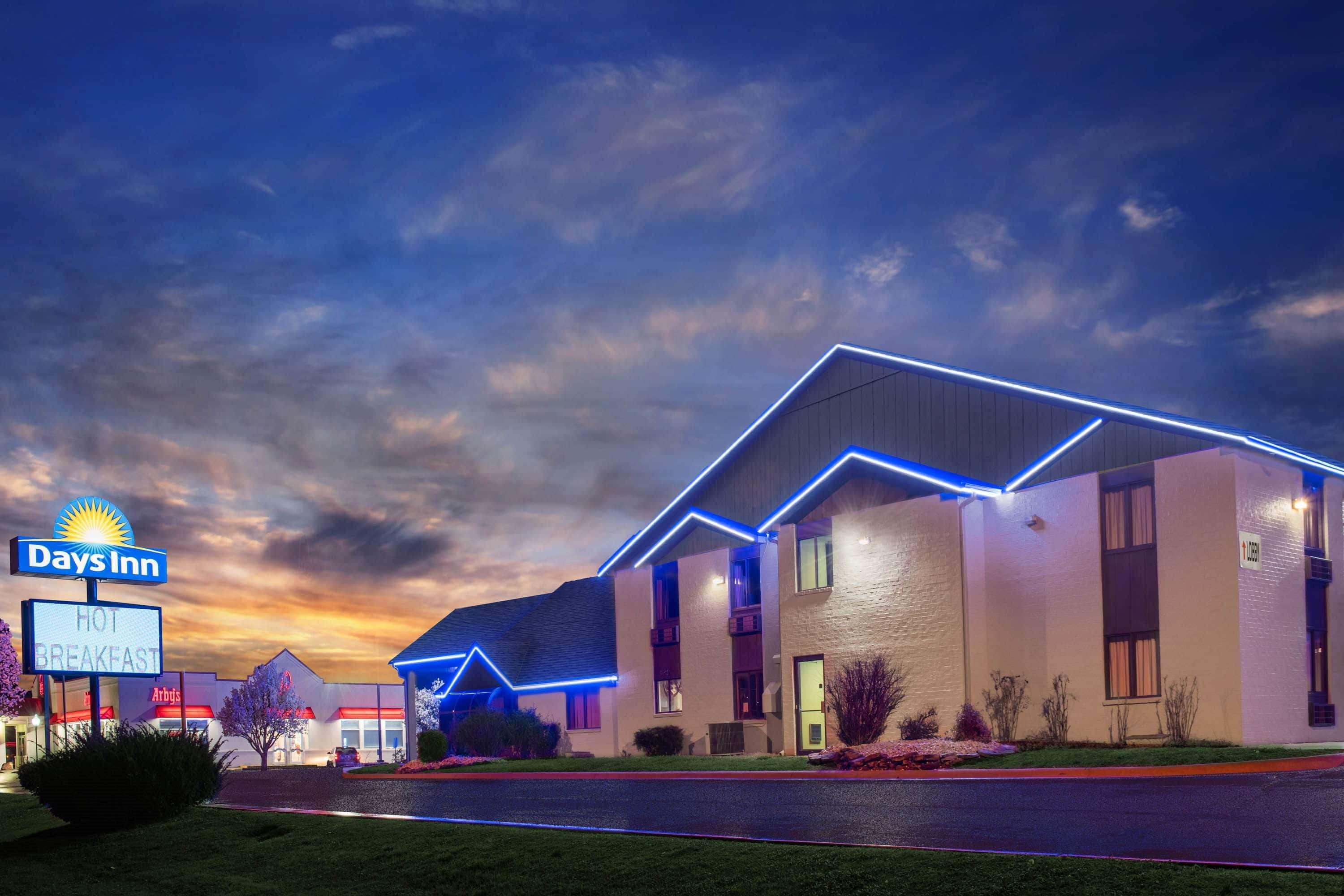 Days Inn By Wyndham Cartago Exterior foto