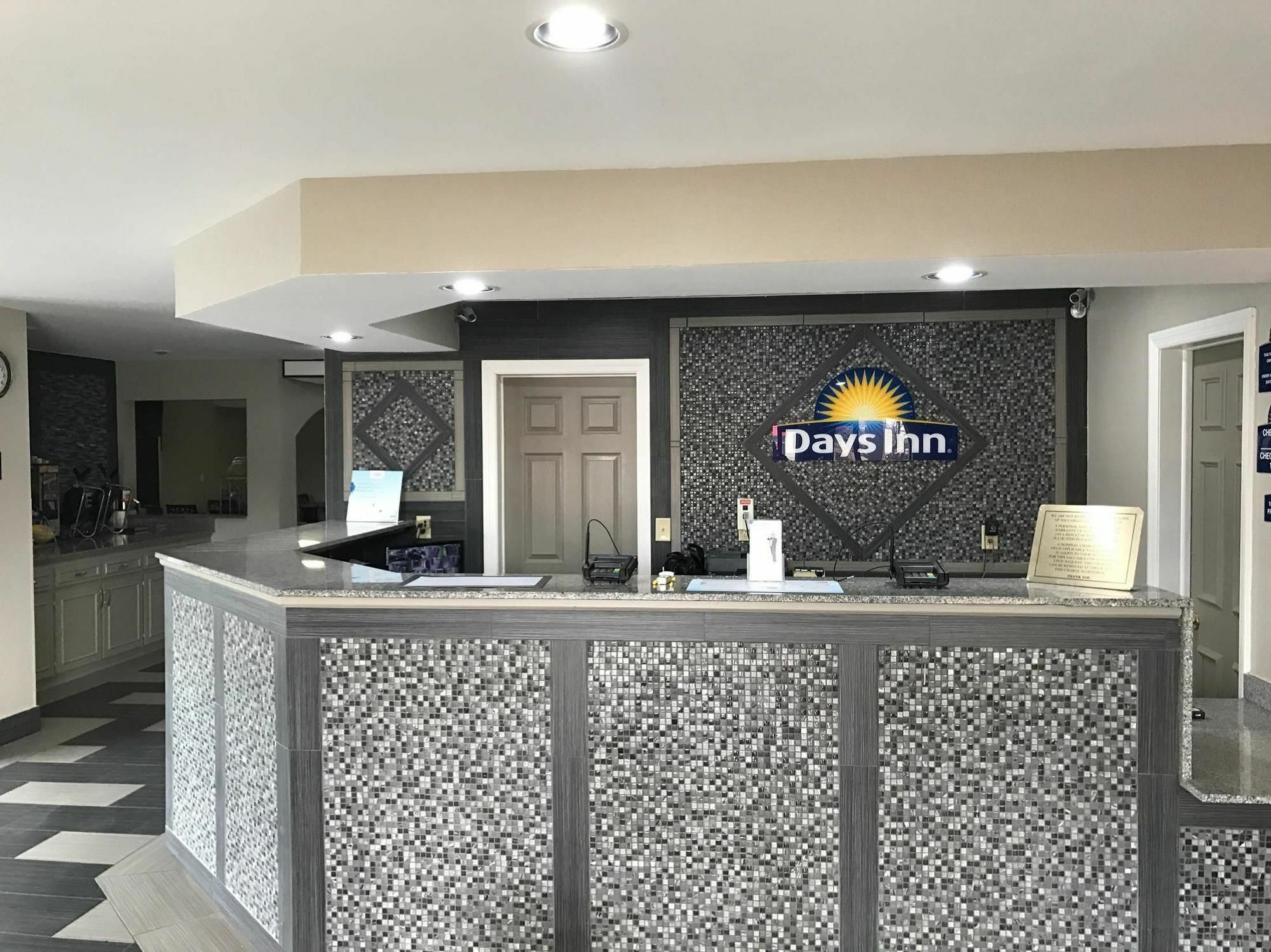 Days Inn By Wyndham Cartago Exterior foto